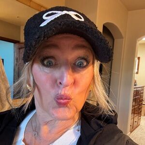 Meet your Posher, Toni